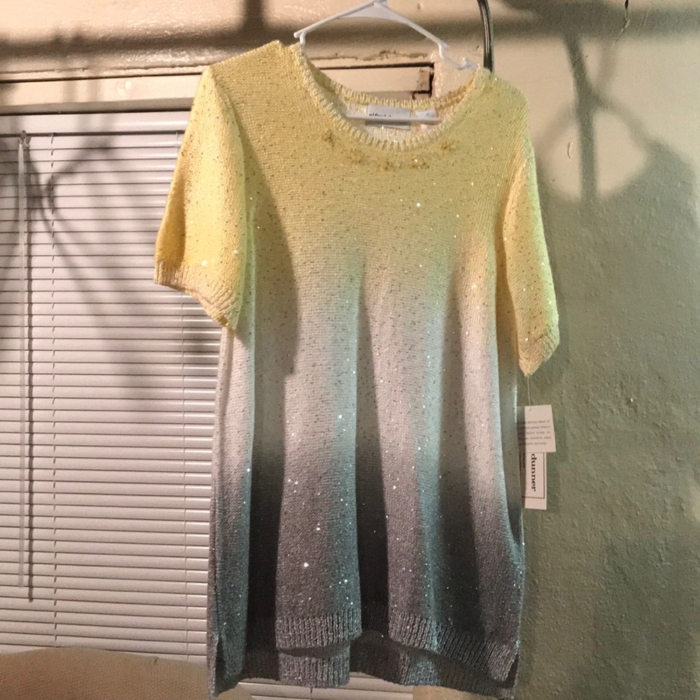 Short sleeve sweater